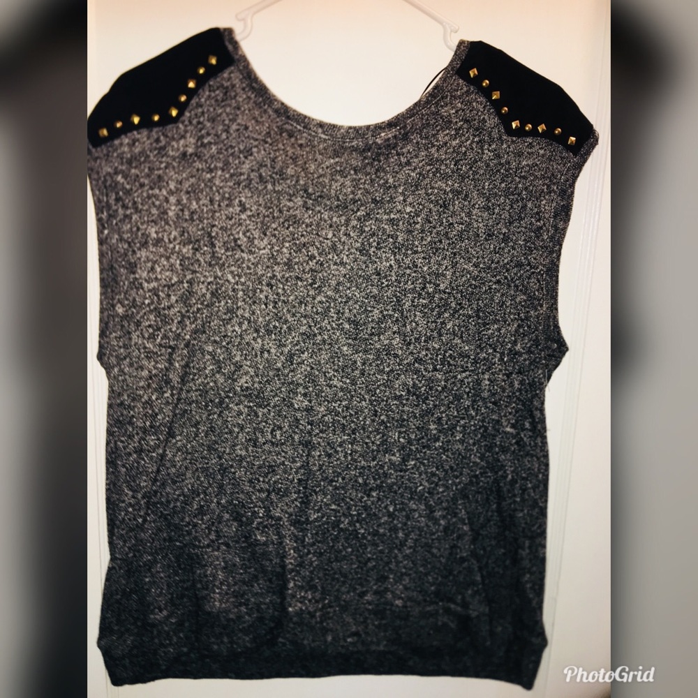 Sleeveless classy sweater